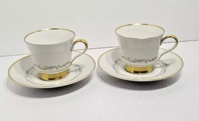 Pair of Selb Bavaria Heinrich Teacups and Saucers