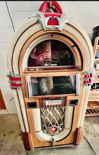 Rockola Jukebox Machine Vintage 90’s Excellent Condition-Comes With Over 100 💿