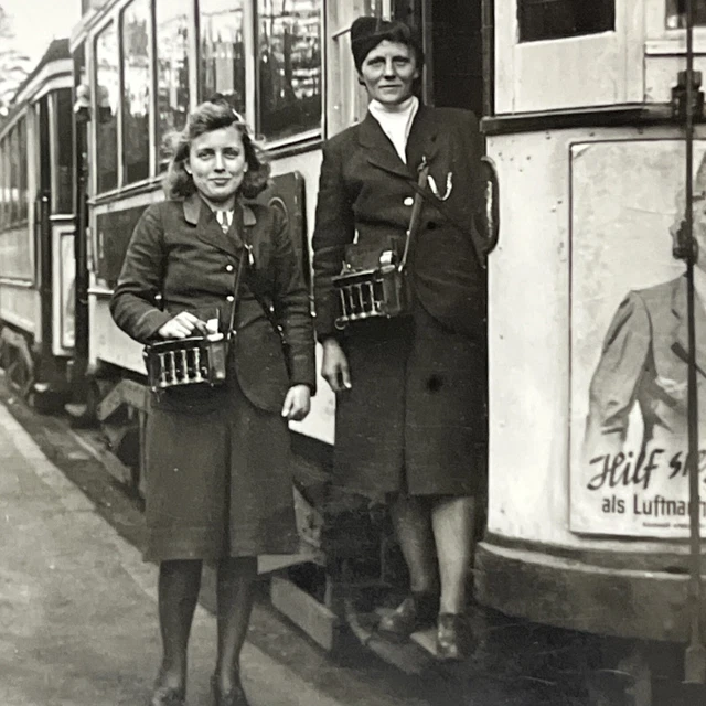 BRESLAU SCHLESIEN FRAUEN In Uniform KHD Stra enbahn Kriegshilfsdienst breslau-schlesien-frauen-in-uniform-khd-stra-enbahn-kriegshilfsdienst