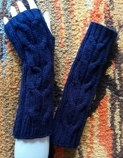 Armstulpen Pulswärmer mit Daumenloch handgestrickt Marine Zopfmuster 25 cm lang