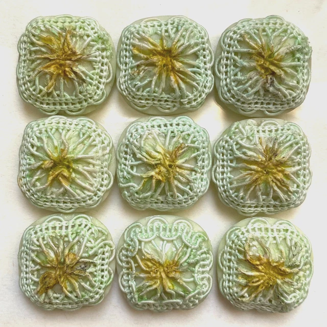 Lot de 9 boutons vintage 25 x 25 mm  -  Résine et textile vert d'eau