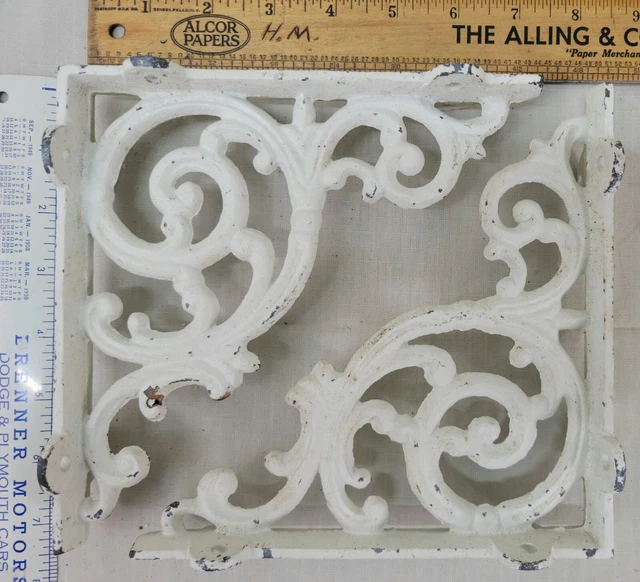 Set of 2 Small Victorian Cast Iron Shelf Brackets