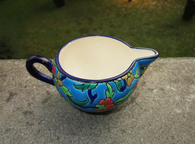 Ancien superbe pot à lait en émaux de Longwy en très bon état de conservation.
