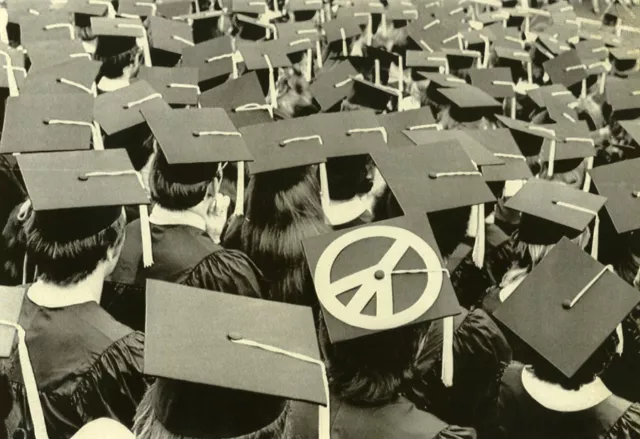 USA Bloomington University Student Antiwar Protest Peace Sign Old Photo 1971