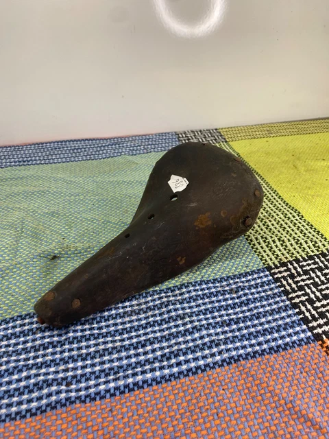 Selle de vélo signé Eagle Croupon à restaurer dans son jus