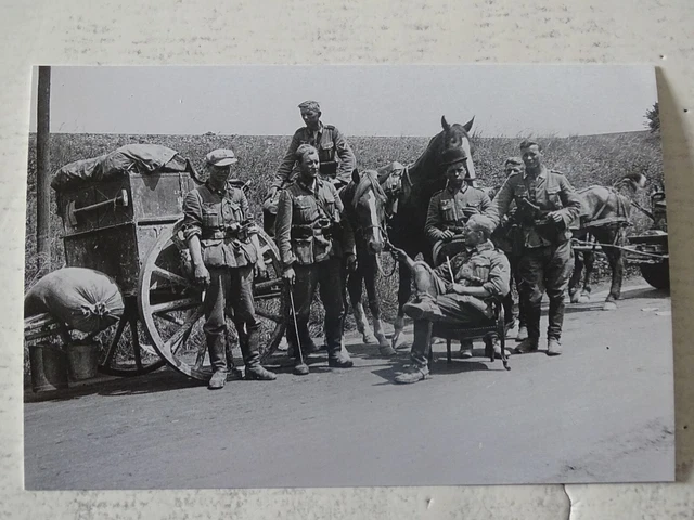PHOTO GUERRE 1939-1940 Repro. Troupe allemande, juin 1940 EUR 3,60