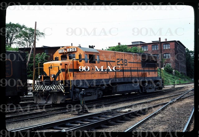 Maine Central-MEC GE U25B #238 Bangor (ME). Original Slide 1981. P5R24. EX. CRIP
