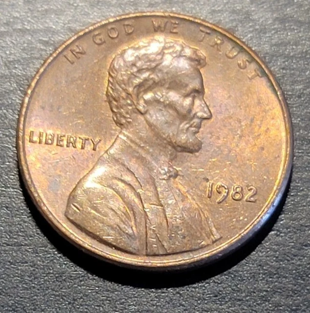 1982 Small Date Lincoln Bronze Cent Penny no mint mark 3.1g #47