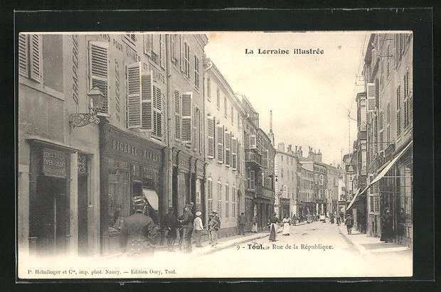 CPA Toul, Rue de la République, vue de la rue