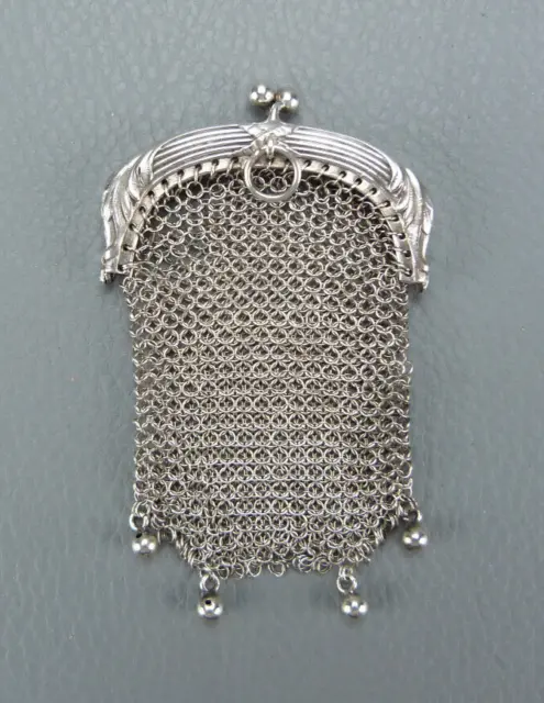 Ravissant petit porte monnaie en argent massif, décor Louis XVI , 1900's.