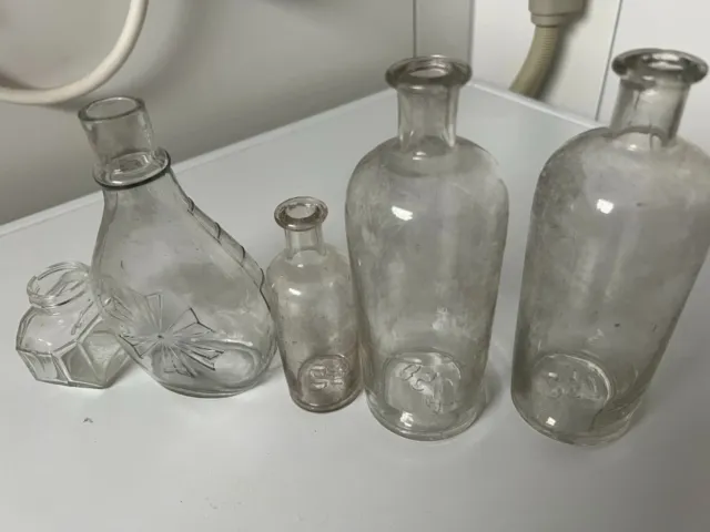Konvolut alter Glasflaschen usw