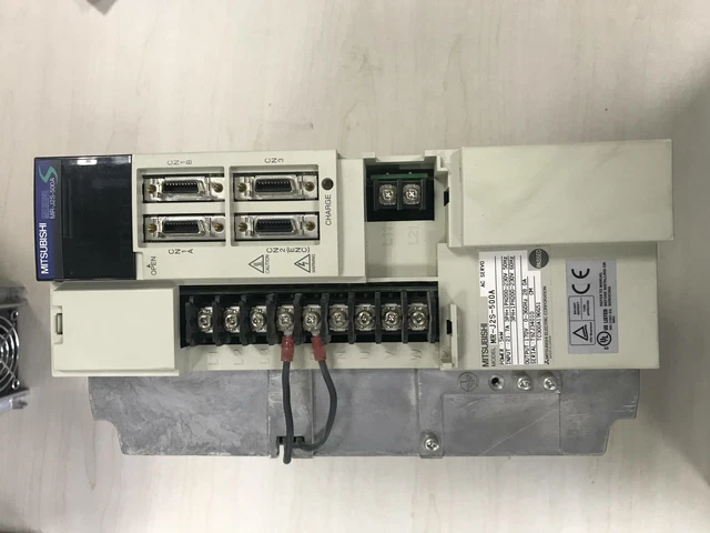 UN Mitsubishi Ac servoamplificatore Mr J2S 500A MR-J2S-500A servoazionamento usato