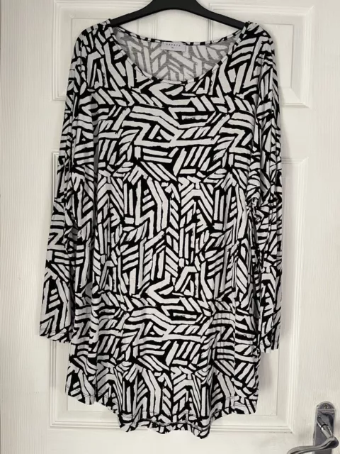 Ladies Lovely Black White Patterned Smart T-shirt Blouse Top Size 24