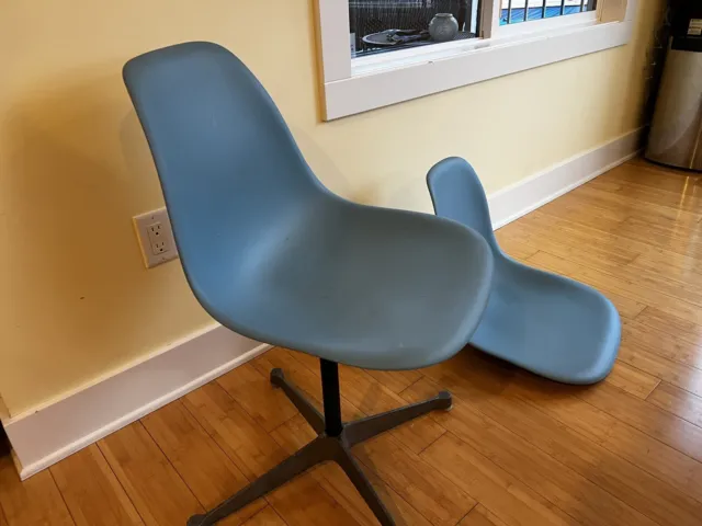 Herman Miller Charles Eames Side Shell Chair (s) Medium Blue - Authentic