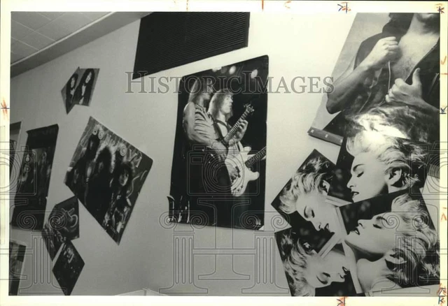 1989 Press Photo Rock Music Posters in North Syracuse Junior High School