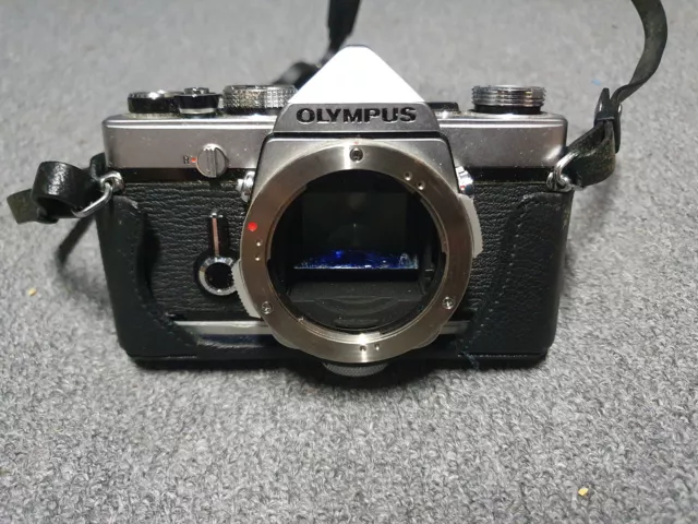 Olympus OM1 OM-1 35mm SLR Film Camera Body Silver w/ damaged lens