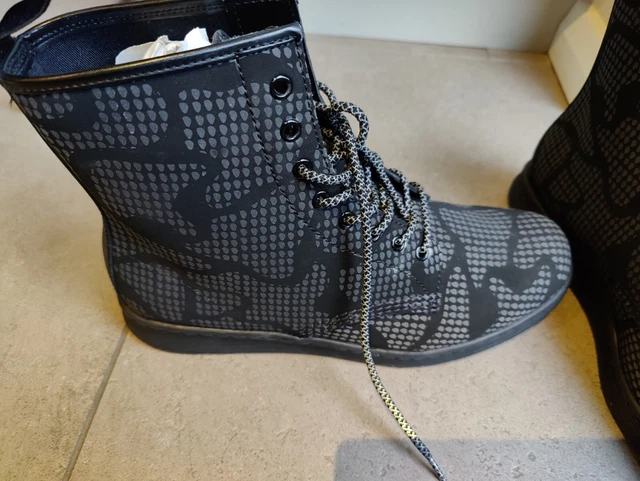 Dr martens newton reflective outlet