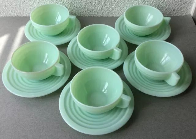 6 TASSES et 6 SOUCOUPES en OPALINE VERT MINTH. ART DÉCO. Made in France.