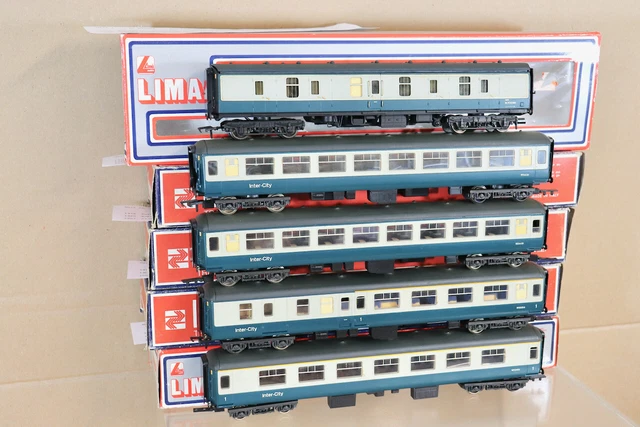 A Bachmann Branchline OO Gauge Class 66 Diesel Locomotive, 66745 Modern Railways Gbrf Europort Livery Produced Exclusively For Ke
