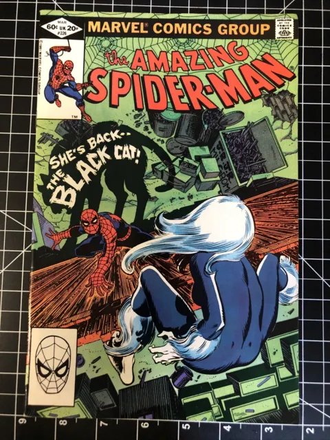 Amazing Spider-Man #226 Marvel 1982 She's Back-- The BLACK CAT! B18