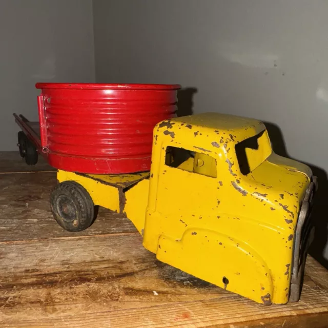 Vintage 1950's Structo Steel Company Semi Truck and Flatbed Trailer Pressed