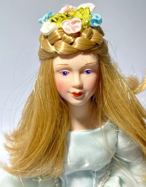 VINTAGE FAIRY TALE CINDERELLA PORCELAIN AVON COLLECTOR DOLL~9-1/2”~1984 w/ STAND