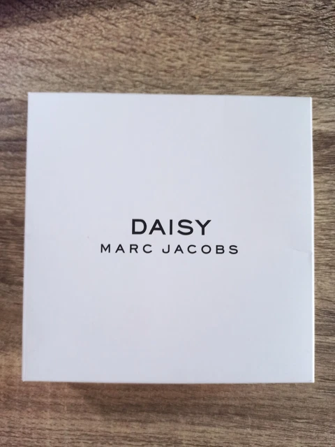Marc Jacobs Daisy coin purse (Brand new in original box) Marc Jacobs Daisy coin purse (Brand new in original box)