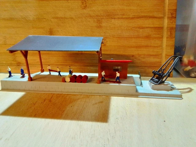 CB209 LA MAISON CARTON maquette train Ho 8402 Halle avec quai marchandises