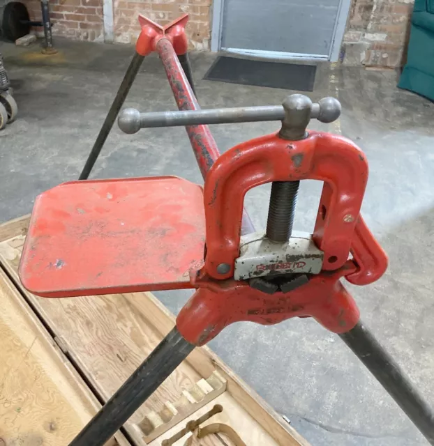 RIDGID YOKE VISE MODEL 53 & 16 2-1/2" PIPE STAND HORSE WITH WORK TABLE & case