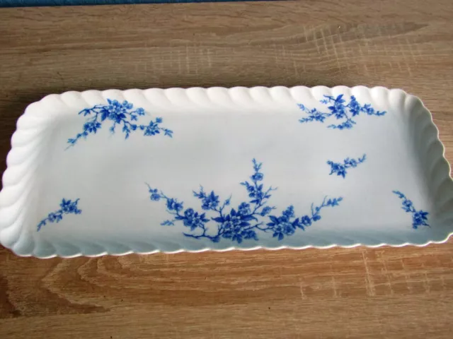 Play a cake en porcelaine de limoges HAVILAND torse cerisier fleurs bleu