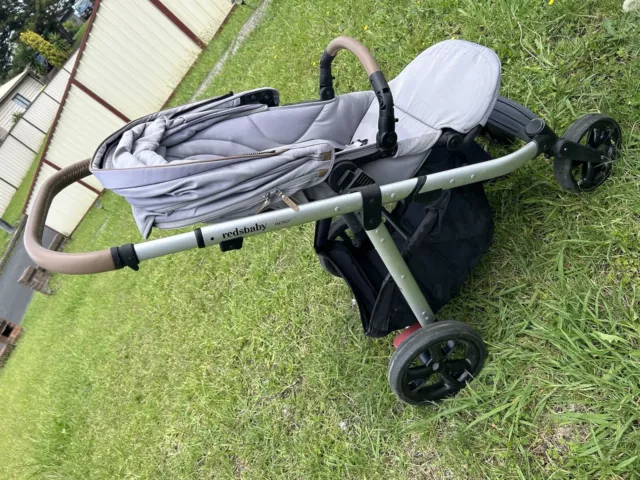 Redsbaby Metro 3 Pram