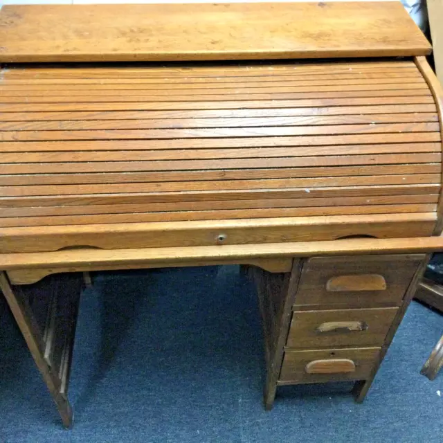 Antique Oak Roll-top Desk - Very good condition!  Locking With Keys!