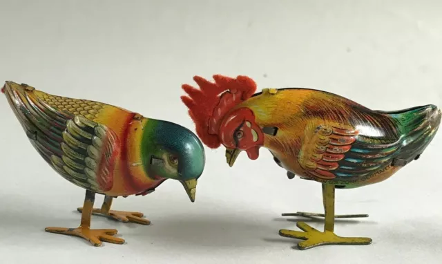 2x Aufzieh-Blechspielzeug Uhrwerk Vogel und Hahn pickend GNK Köhler US Zone~1955 3