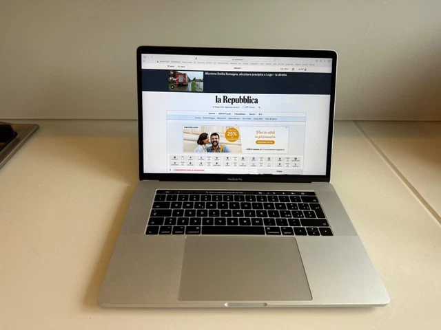 apple macbook pro 15” 2017 16MB RAM 256 SDD ottimo stato