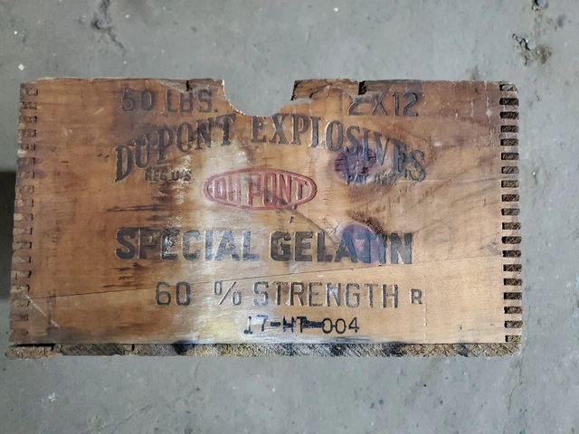 Vintage DUPONT EXPLOSIVES Dovetailed Wooden Crate Special Gelatin 18"x13"x7"