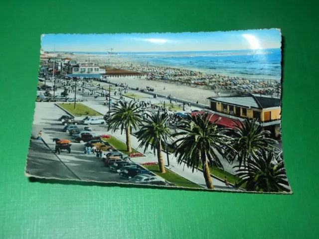 Cartolina Viareggio - Viali e spiaggia 1959.