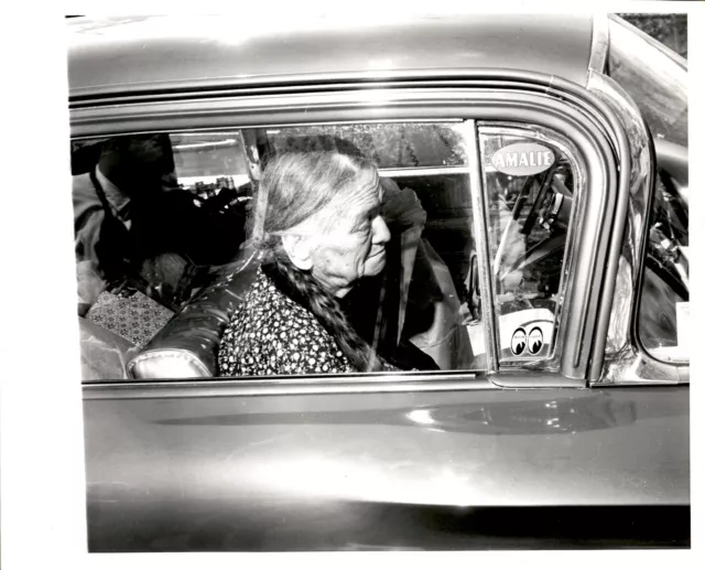 LG60 Original Photo HOMELESS ELDERLY WOMAN LIVING IN CAR AMERICAN POVERTY