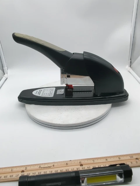 Business Source Heavy Duty Large 3lb  Stapler 140 Sheet Cap Black 62839