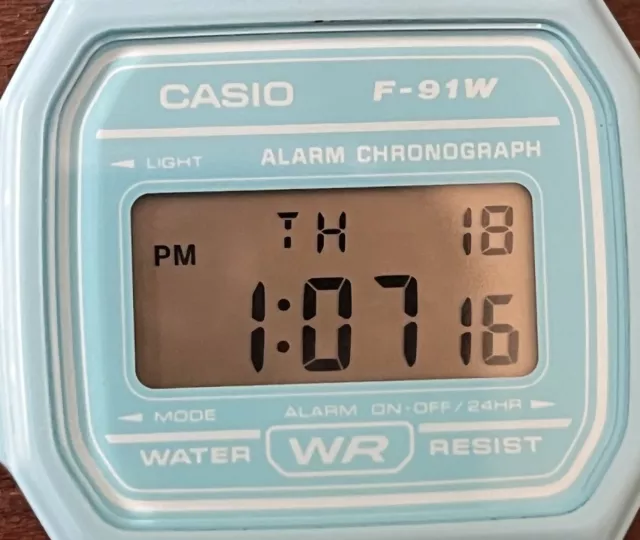 Casio F-91 W Unisex Digital Watch Retro BLUE