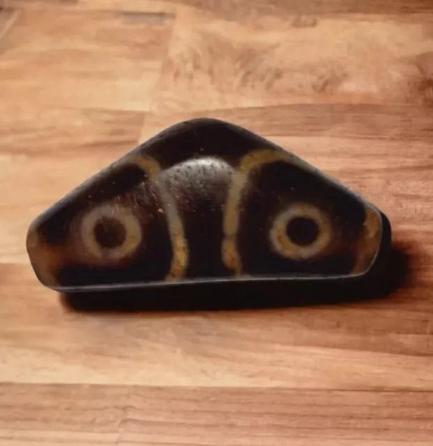 Old Triangular Tibetan 100 % Agate Dzi Bead