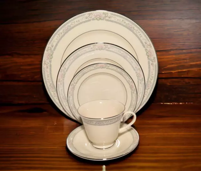 Lenox Cosmopolitan Collection Charleston 5-Piece Fine China Place Setting