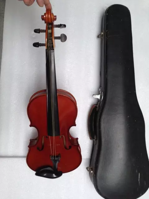 A old violin in case with bow - No makers mark