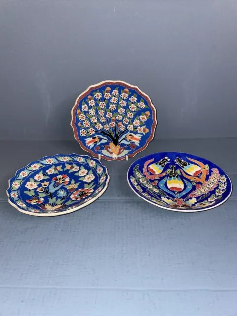 Striking Set Of 3 Turkish PLates Handpainted Gini KUTAHYA Hand Made 7”