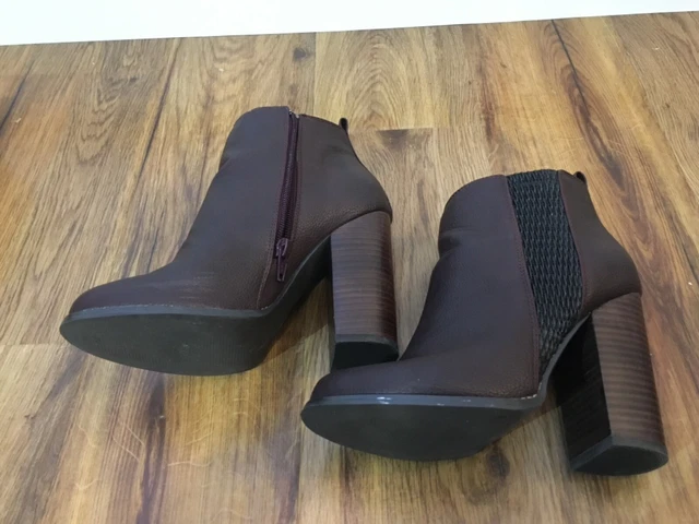 Chaussures à Talons Miss KG Dorées Taille UK 3 - Occasion, Portées Seulement Quelques Fois