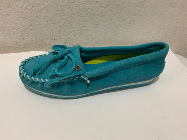 New Minnetonka Women"s Leather suede Kilty Turquoise Moccasins Size 9