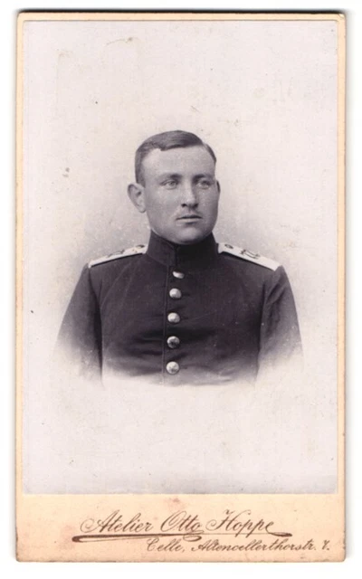 Fotografie Otto Hoppe, Celle, Altencellerthorstr. 7, Portrait Soldat in Uniform
