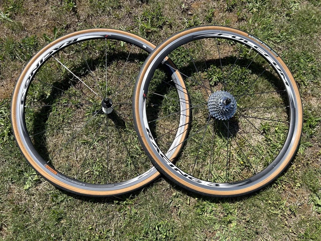 PAIRE DE ROUES 700C REYNOLDS EIGHT ONE CARBONE 81 mm BOYAUX