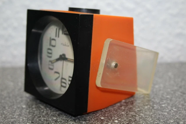 DDR Retro RUHLA Wecker, mechan., orange/schwarz, m. Plexiglas-Fuß