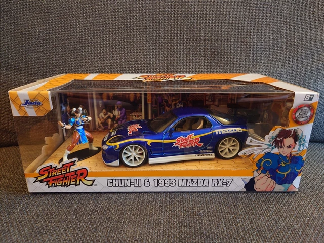 Jada Street Fighter 1:24 1993 Mazda RX-7 Die-Cast Car & 2.75 Chun-Li figuur, speelgoed voor kinderen en volwassenen, blauw