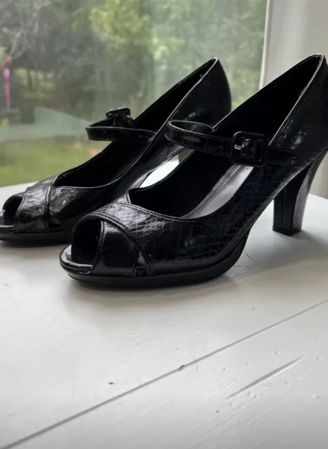 Lifestride Patent Leather peep toe heel - Womens 8.5 - Black Snakeskin Pattern